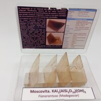 "HOJAS" DE MOSCOVITA KAl2(AlSi3O10)(OH)2