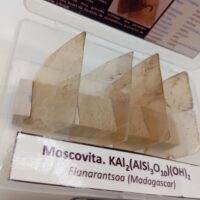 "HOJAS" DE MOSCOVITA KAl2(AlSi3O10)(OH)2 - Imagen 3